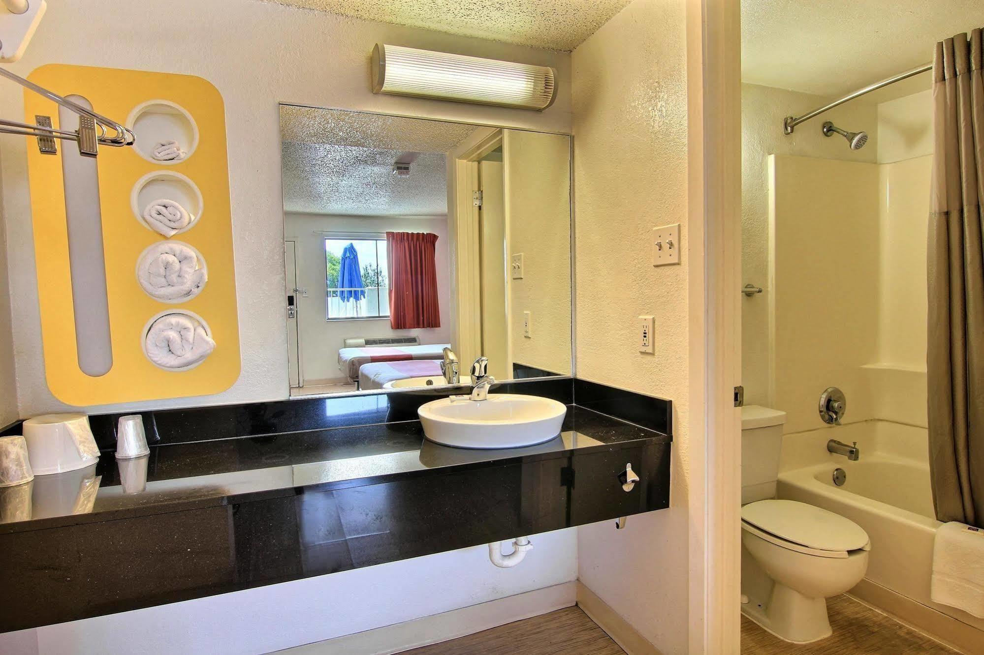 Motel 6-Austin, Tx Екстер'єр фото